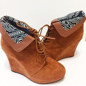 ⭐️ 11...Fits Like Size 10⭐️Suede Wedge Booties